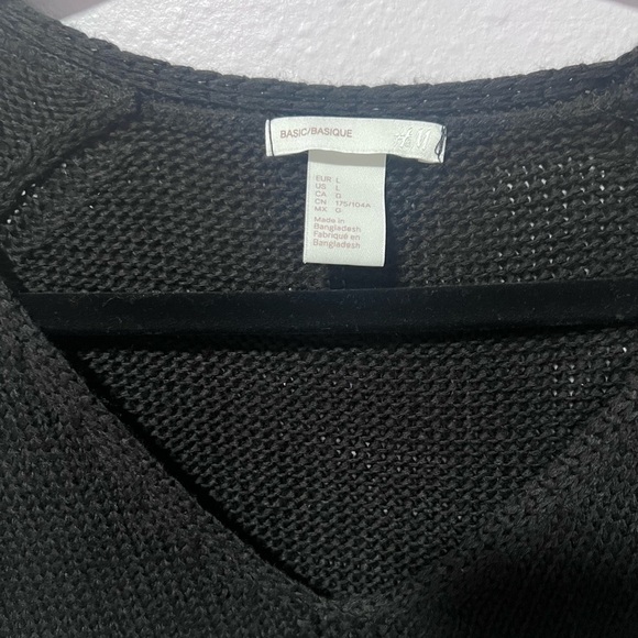 H&M Black and White V-Neck Sweater with Stripes large - Picture 2 of 9